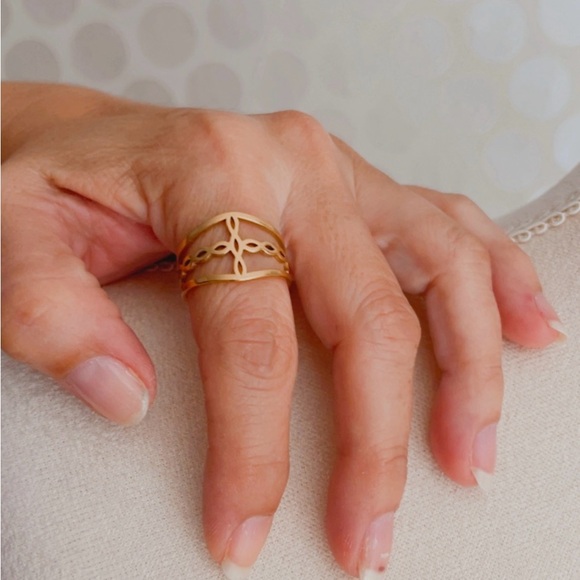 NWT WOMEN'S GOLD STAINLESS STEEL BRAIDED CROSS RING SIZE 10 - Picture 5 of 16